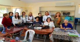 SANAT EVİNDE HEM EĞLENİYOR HEM ÖĞRENİYORLAR
