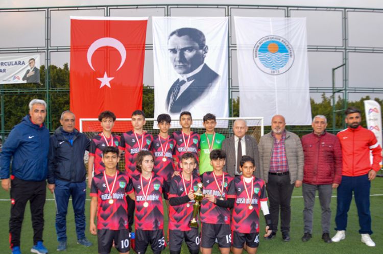 ULU ÖNDER ATATÜRK’ÜN MERSİN’E GELİŞİ TURNUVA İLE KUTLANDI