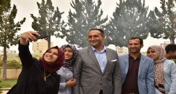 Yılmaz, piknikteki vatandaşlarla bir araya geldi