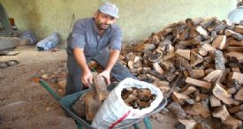 SİLİFKE’DE 47 AİLEYE 25 TON ODUN YARDIMI YAPILDI