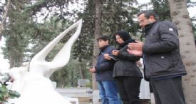 ÖZGECAN ASLAN MEZARI BAŞINDA ANILDI