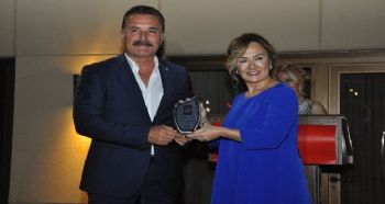 BAŞKAN TUNA’YA ’SOSYAL SORUMLULUK’ ÖDÜLÜ
