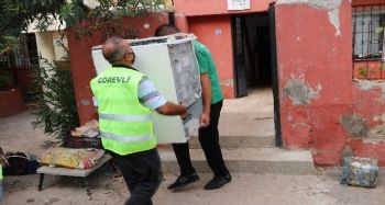 Toroslar Belediyesi, iki ailenin yaralarını sardı
