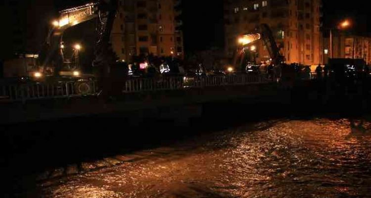 Mersin'de Alata Deresi'nde sel nöbeti