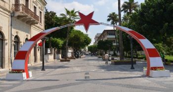 Atatürk Caddesi'nin simgesi ay yıldızlı tak yenilendi
