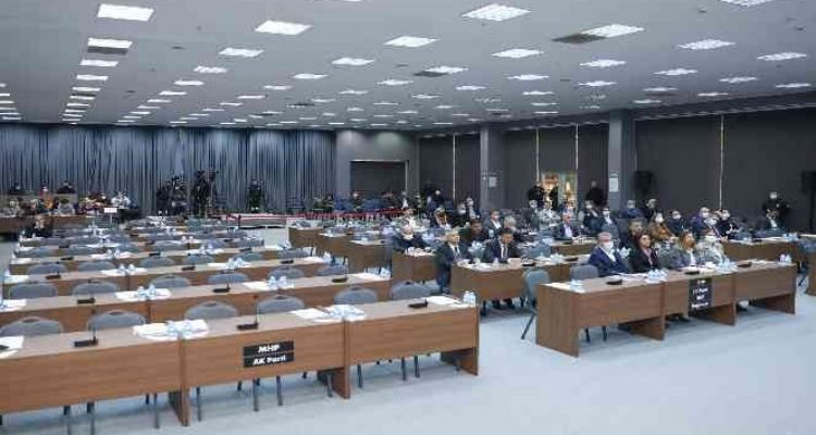 Büyükşehir Belediye Meclisi yeterli çoğunluğa ulaşamadı, toplantı ertelendi