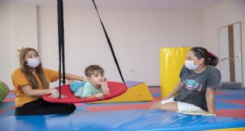 Mersin Büyükşehir Belediyesi'nin duyu bütünleme ve atla terapi projesine ödül