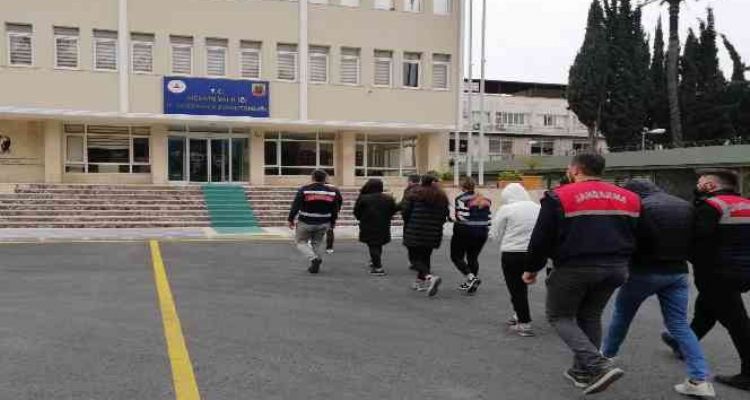 Mersin'de sosyal medya dolandırıcılarına operasyon: 8 gözaltı