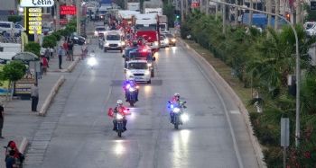 Mersin'de araç kortejli 19 Mayıs kutlaması