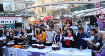 MERSİNLİ KADINLAR, KADINLAR GÜNÜ’NÜ ŞARKILARLA KUTLADI