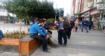 Çocukların elinden alınan mendil ya da çiçek değil gelecekleridir