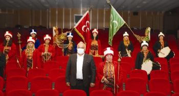 Kadın mehteranlardan "Çanakkale geçilmez" mesajı