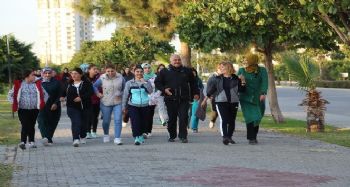 Bir ayda en çok kilo veren kadına spor ayakkabısı hediye