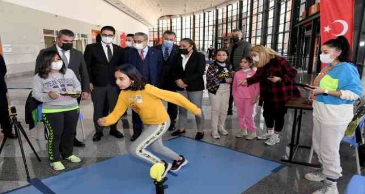 Vali Su, “Türkiye Sportif Yetenek Taraması” etkinliğinde çocuklarla bir araya geldi