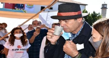 Tarsus'taki yeryüzü pazarı, renkli görüntülere sahne oluyor