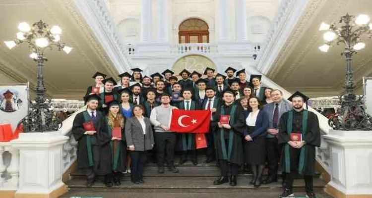 Jandarma maske, dezenfektan ve broşür dağıttı