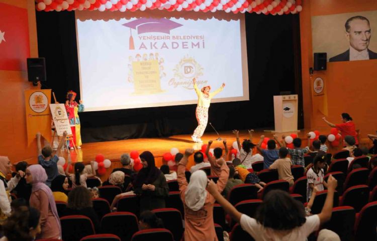 İnsani yardım derneğinin etkinliğinde çocuklar doyasıya eğlendi