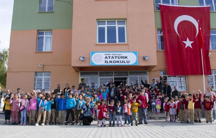 Şehir Tiyatrosu Çamlıyayla’da çocuklarla buluştu