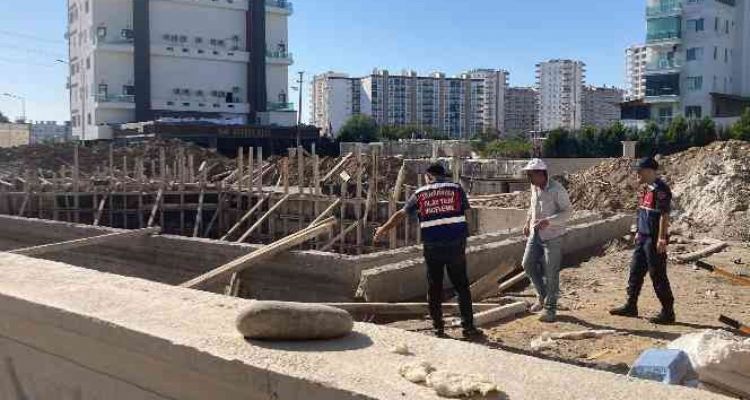 Site şantiyesinde havuz kalıbı çöktü: 1 ölü