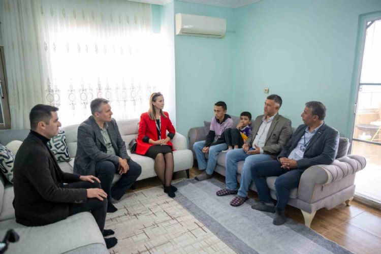Mersin Büyükşehir Belediyesi öğretmenleri ev ziyaretlerini sürdürüyor