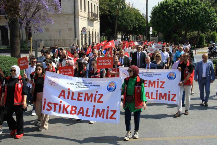 Mersin’de ‘Ailemiz İstikbalimiz’ kortej yürüyüşü gerçekleştirildi