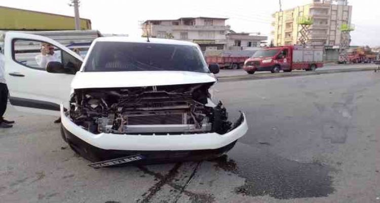 Tarsus'ta 3 ayrı kazada 12 kişi yaralandı