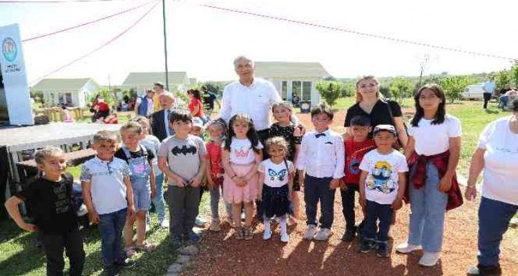 Mezitli'de çocuklar bayramı 'Mutlu Yaşam Köyü'nde kutladı