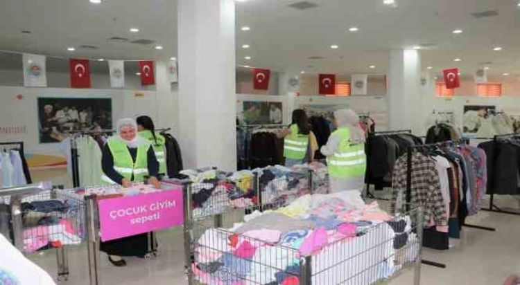 Toroslar’ın ‘Hayır Çarşısı’ 60 bin kişiye ulaştı