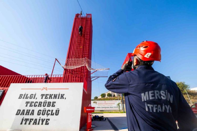 Mersin İtfaiyesi yangın ve kurtarma tatbikatı yaptı
