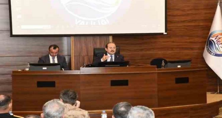 Mersin'de Vali Pehlivan başkanlığında seçim güvenliği toplantısı yapıldı