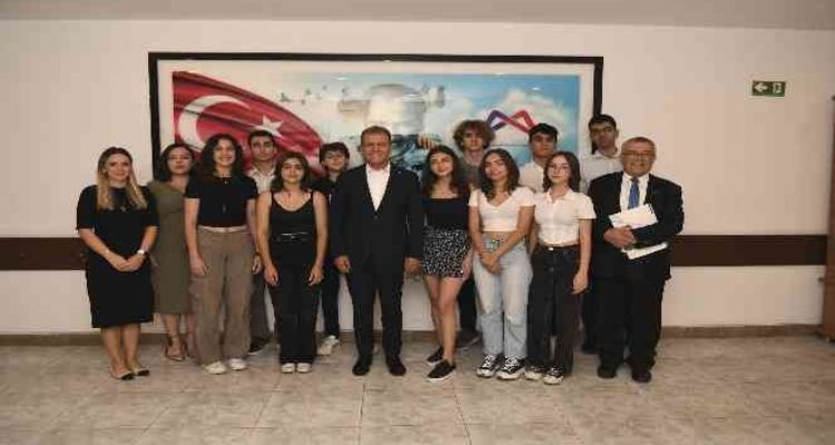 Oberhausen'den dönen öğrenciler, Başkan Seçer ile buluştu