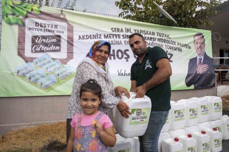 Mersin’de üreticilere ‘Akdeniz meyve sineği’ ile mücadele desteği