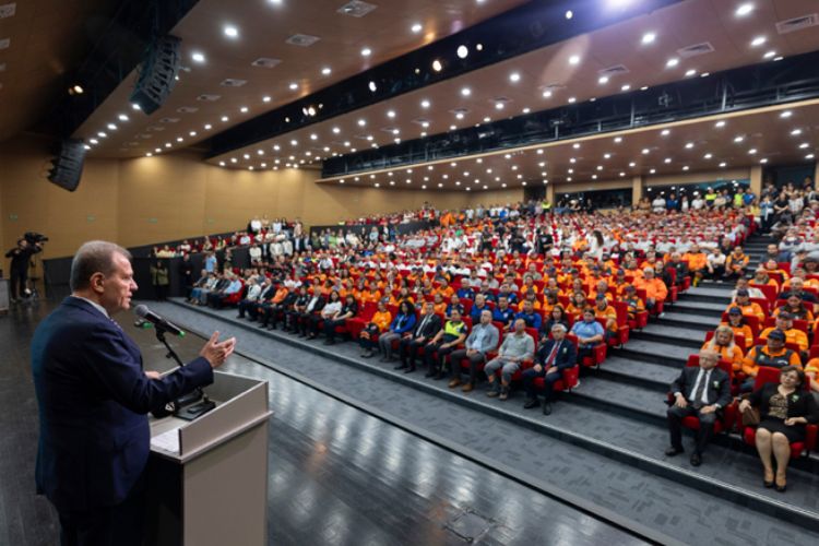 Başkan Seçer’den Belediye Emekçilerine: Hizmet Ettiğiniz Şehrin Geleceğini İnşa Ediyor Ve Tarihe Not Düşüyorsunuz