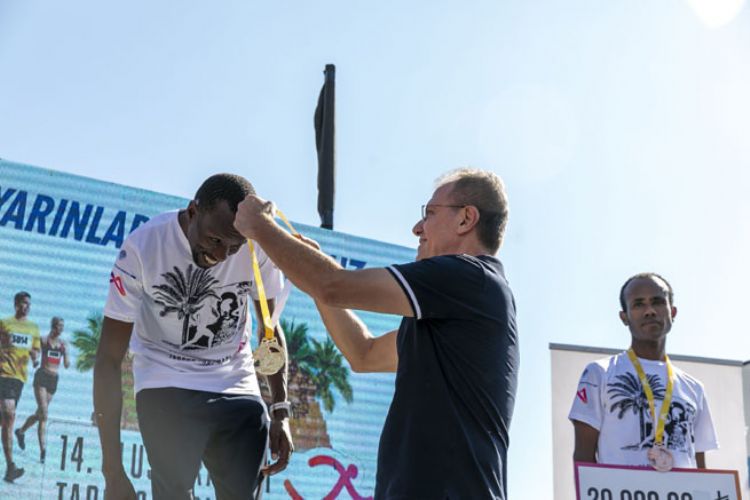 14. ULUSLARARASI TARSUS YARI MARATONU’NUN BİRİNCİSİ KENYALI ATLET SANG BENARD CHERUİYOT OLDU 