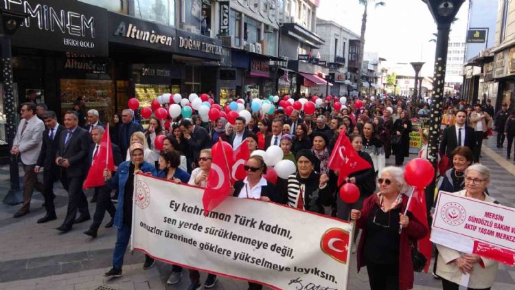 Mersin’de 8 Mart Dünya Kadınlar Günü’ne özel yürüyüş düzenlendi