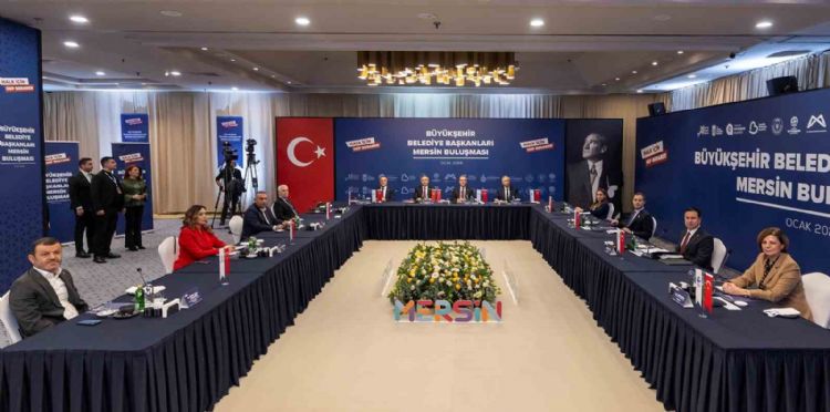 CHP’li Büyükşehir Belediye Başkanları Mersin’de buluştu
