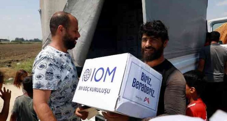 Mevsimlik tarım işçilerine hijyen kolileri dağıtıldı