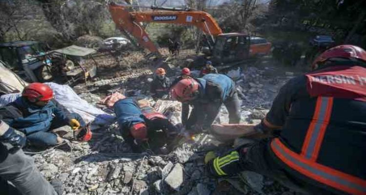 Mersin Büyükşehir itfaiyesi 57 kişiyi kurtardı