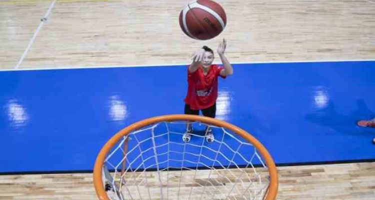 Mersin'den genç basketbolcular, gelişim kampına katıldı
