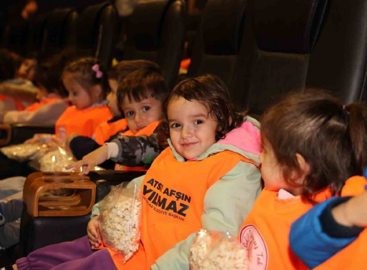 Toroslar’da anaokulu öğrencileri sinema ile buluştu