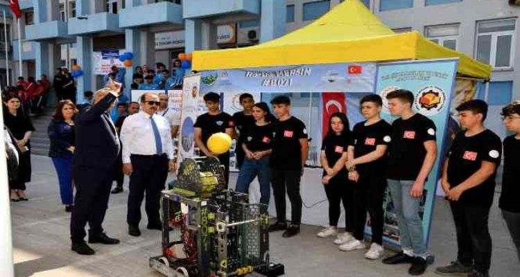 Vali Pahlivan, Özel Şişecam Mesleki ve Teknik Anadolu Lisesi'nde incelemelerde bulundu