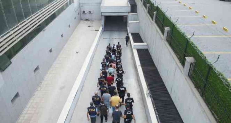 Mersin'de DEAŞ şüphelisi 14 kişi adliyeye sevk edildi
