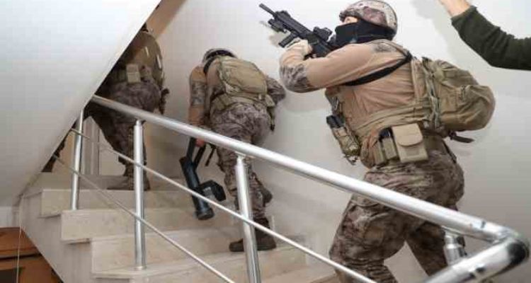 Mersin'de DEAŞ operasyonu: 8 gözaltı