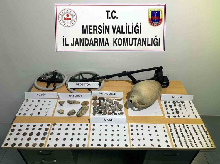 Mersin’de tarihi eser operasyonu: 653 parça obje ele geçirildi