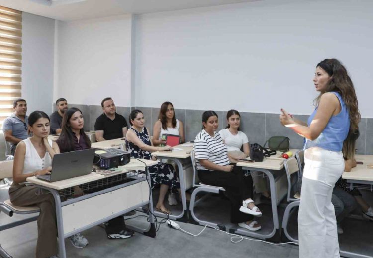 Mersin’de ebeveynlerin çocuklarıyla iletişimine ışık tutuluyor
