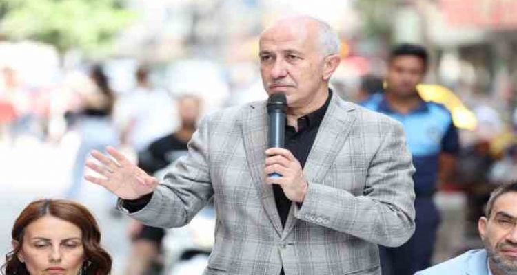 Akdeniz Belediye Başkanı Mustafa Gültak, Zafer Çarşısı esnafıyla bir araya geldi
