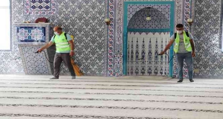 Toroslar’da ibadethanelerin dezenfeksiyonu sürüyor