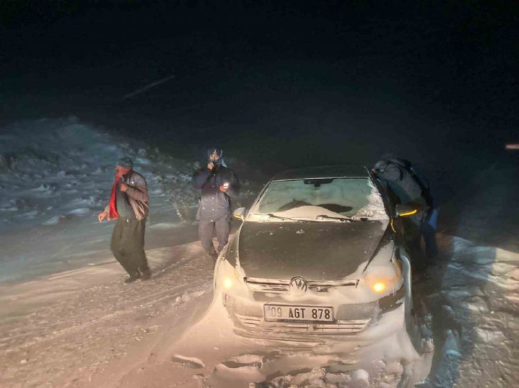 Mersin’de tipi nedeniyle mahsur kalan 4 kişi kurtarıldı
