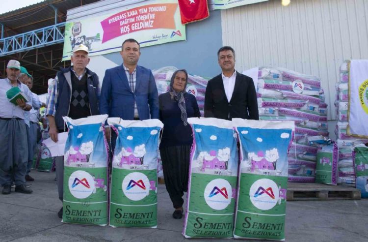 Mersin’de üreticilere yem desteği