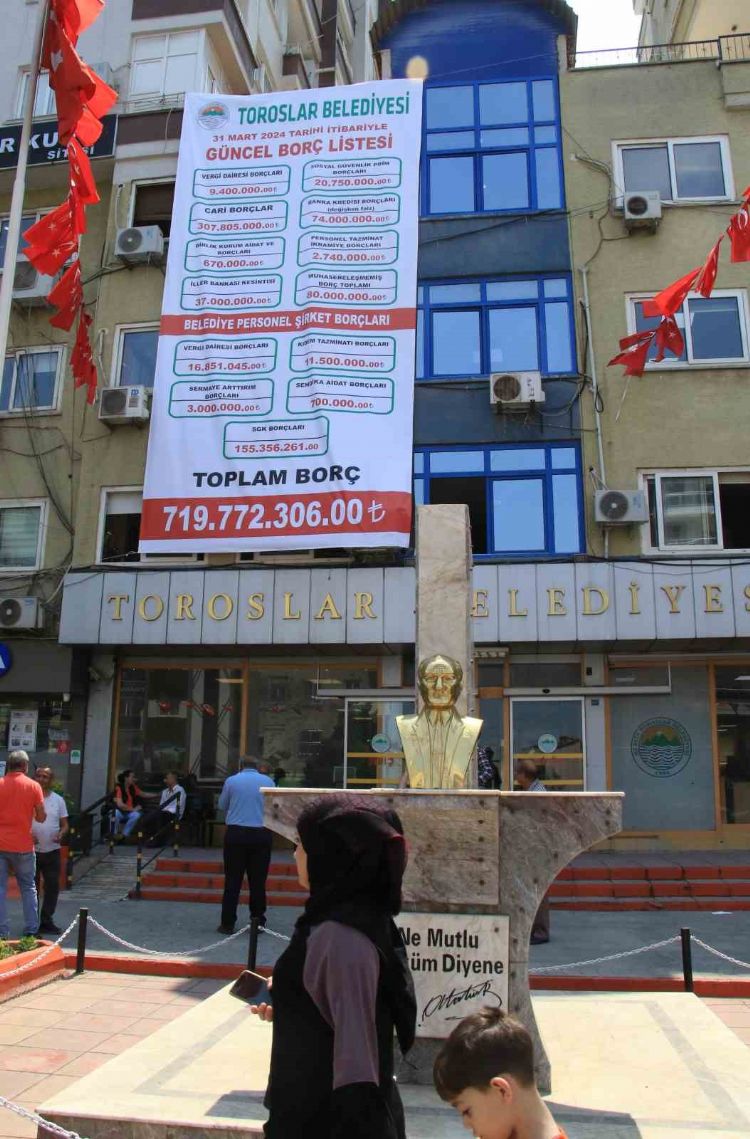 TOROSLAR BELEDİYESİNDE DEVRALINAN BORÇLAR, AFİŞLE SERGİLENDİ